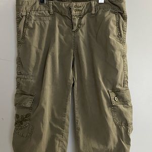 Guess cargo capris. Size 28
